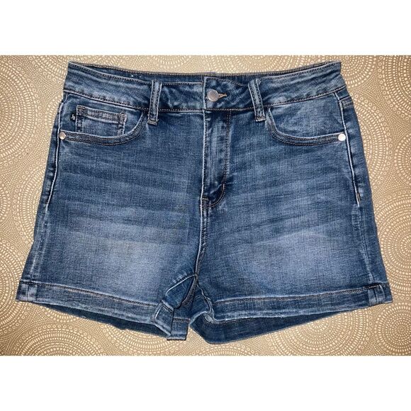Judy Blue high-waisted medium wash denim shorts - Picture 1 of 3